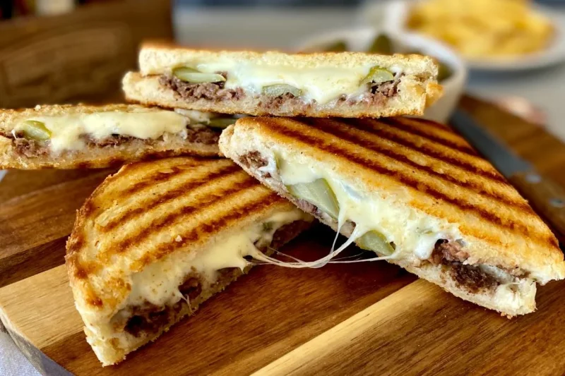 Kavurma kaşar tost